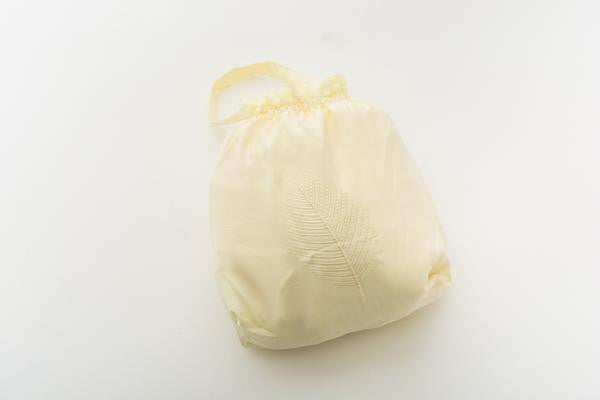 TOP 5 ITEMS MUSLIM WOMEN PUT IN THEIR HANDBAGS