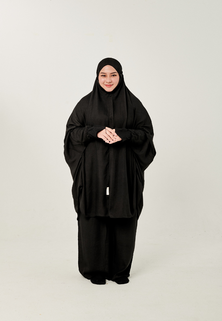 Nayla Jilbab Set in Black (Solat-ready Attire)