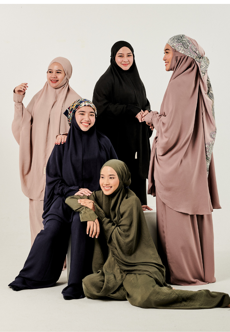Nayla Jilbab Set in Navy Blue (Solat-Ready Attire)