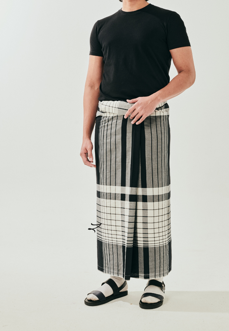 Kain pelikat lelaki Gajah Duduk motif hitam dan putih Zaahara