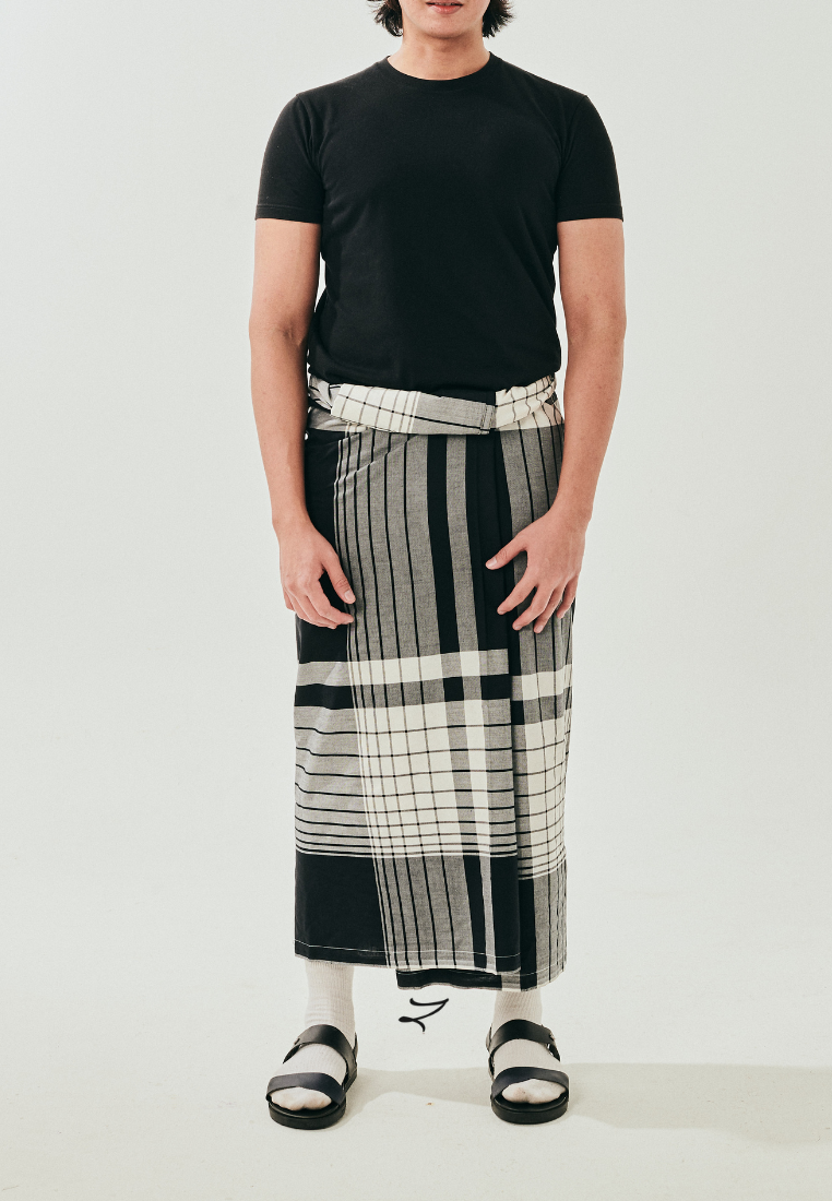 Kain pelikat lelaki Gajah Duduk motif hitam dan putih Zaahara