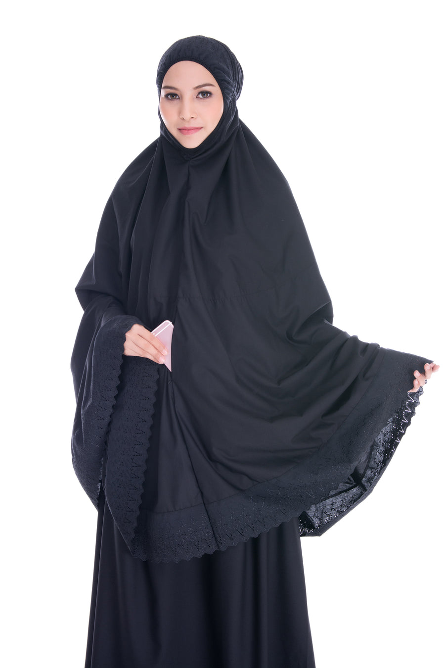Telekung Cotton Black made with pockets for inserting light stuffs. Its material is cooling and comfortable to be worn.