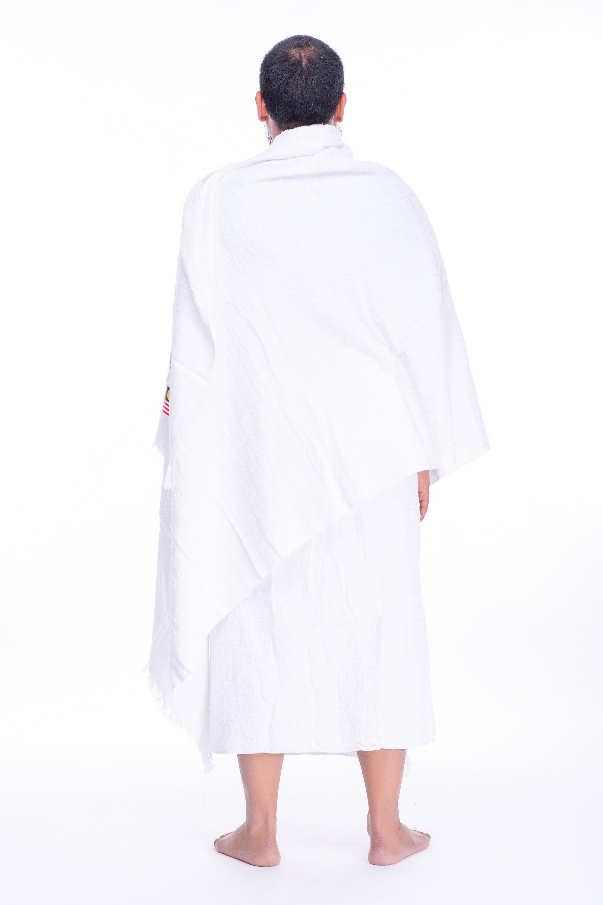 Kain ihram lengkap atas dan bawah untuk menutup aurat jemaah lelaki